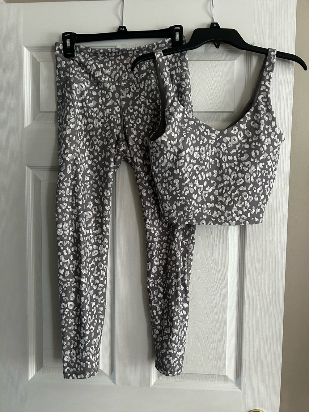Old Navy Active PowerSoft Gray Leopard 2 Piece Workout Set Size M